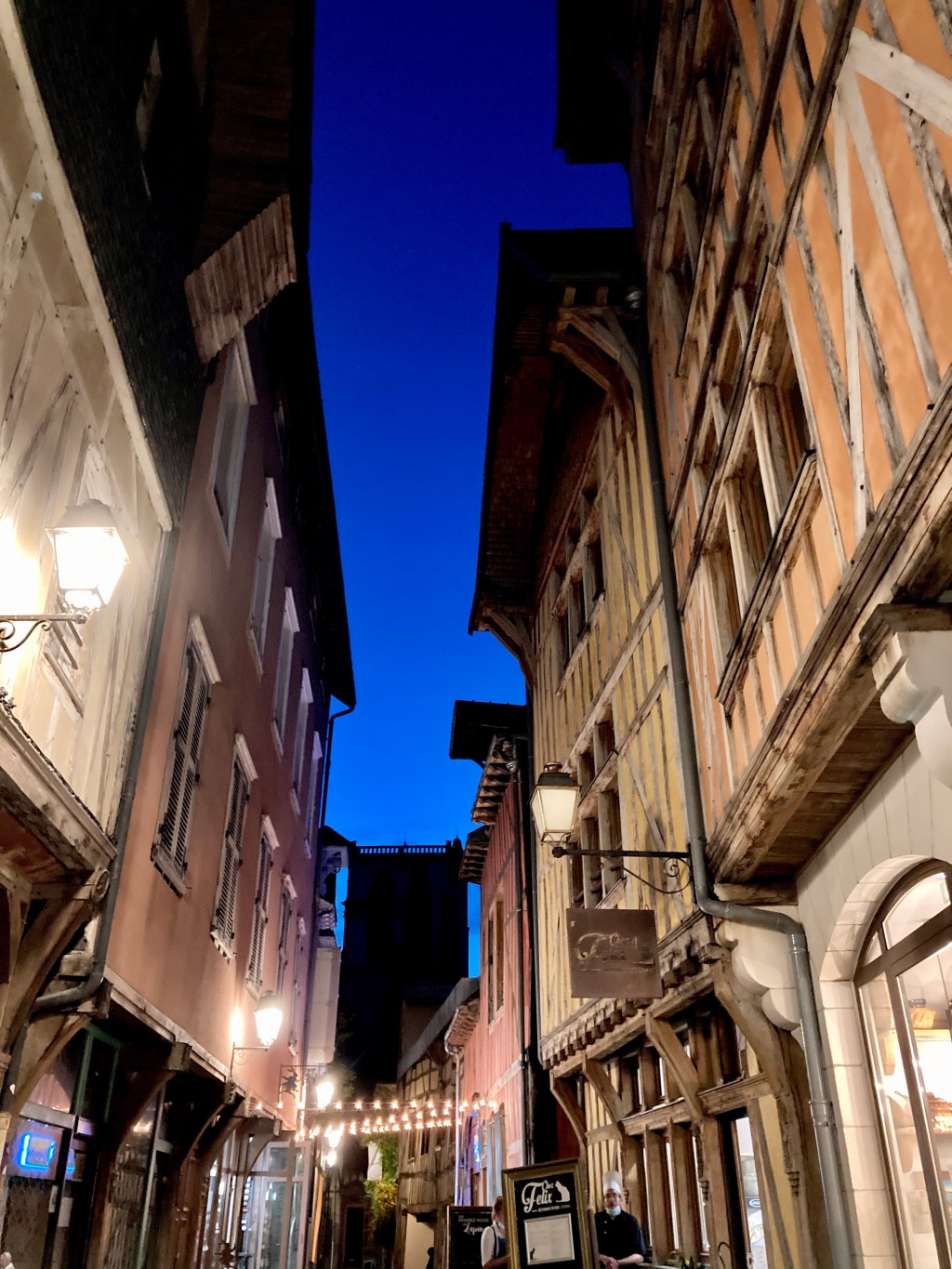 Working in the tourism industry: why, how?